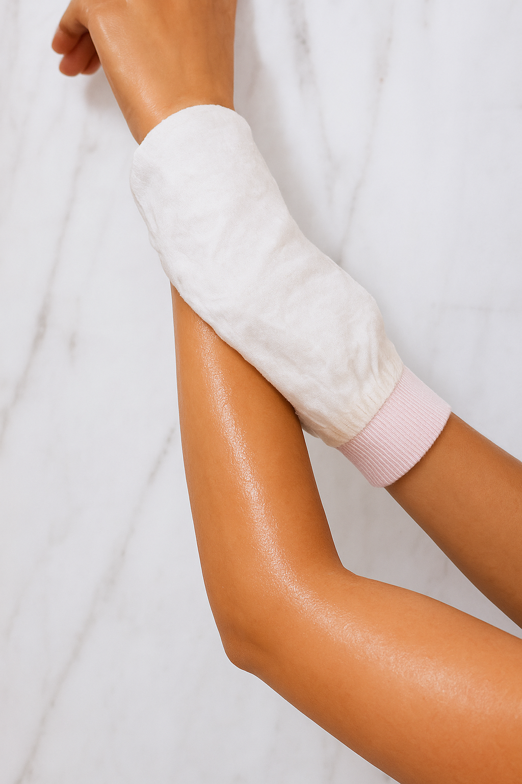 Peau douce et éclatante : pourquoi adopter le gant exfoliant en soie Glowips™ pour visage et corps