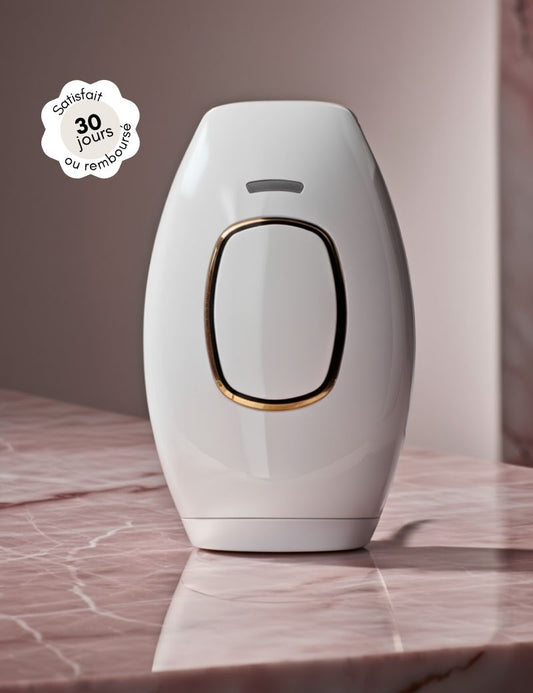 Épilateur à lumière pulsée Glowips posé sur un plan de travail en marbre rose, avec badge “30 jours satisfait ou remboursé